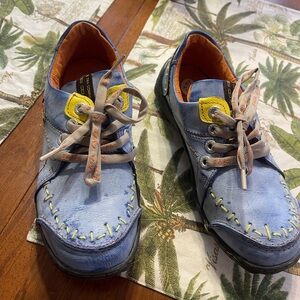 Stylish Blue women’s TMA eyes tennis shoes